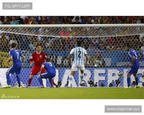 瑞典超焦点战阿格内罗进球后伤退图尔戈特失良机哈姆斯塔德力克布洛马波卡纳